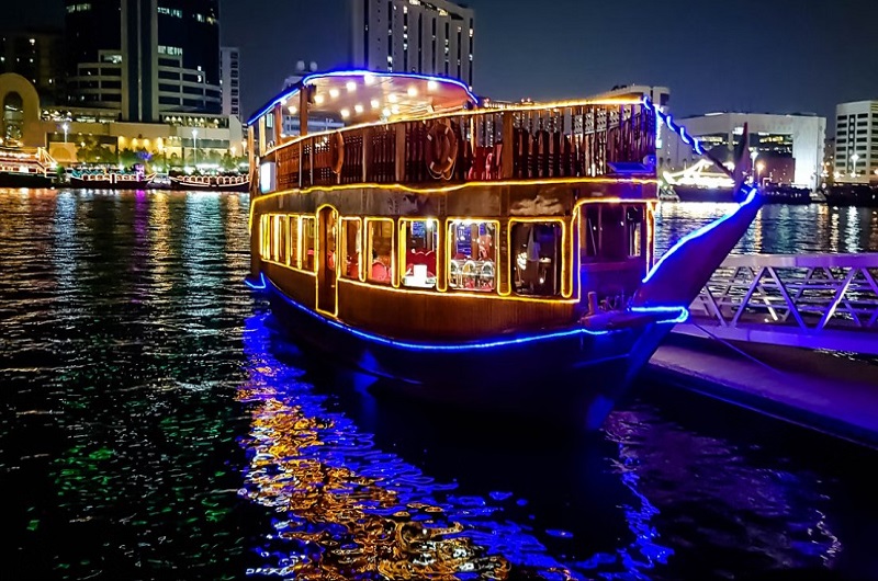 Family vacation Dubai Marina / Habibi World Travel & Tour 