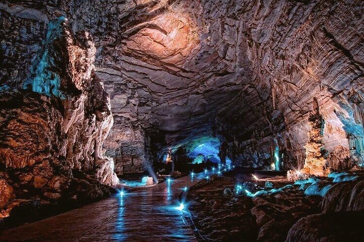 Global Travel Destinations Adventure under the Grutas Mexico