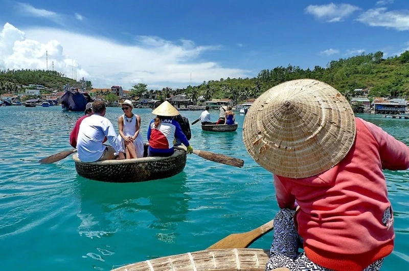 Vietnam boat-tours-in-Nha-Trang - Habibi World Travel and Tour