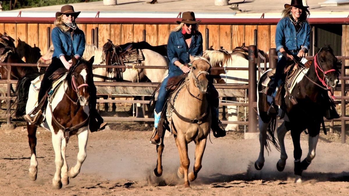  White Stallion Ranch - Habibi World Travel & Tour America