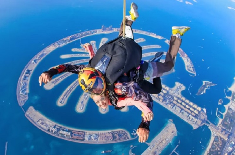 skydiving Dubai Habibi World Travel & Tour / https://habibi-world-travel-agency.com/ 